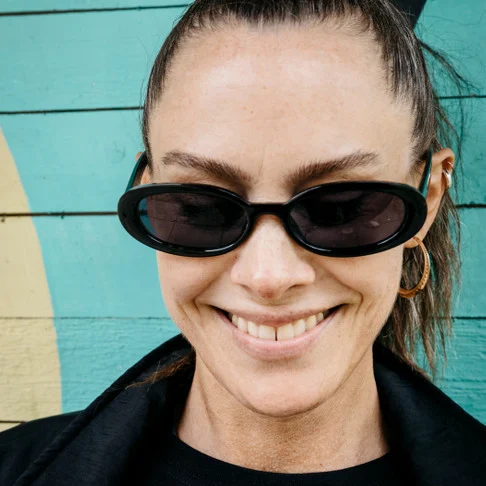 Alice Black / Black